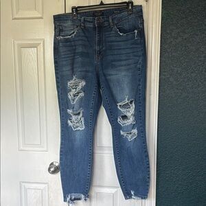 Judy Blue Ripped Ankle Jeans in Classic Blue